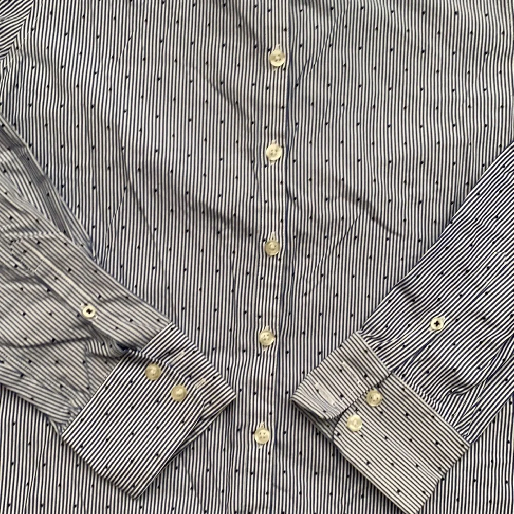 Women’s Land’s End Dress Shirt Petite - Picture 2 of 3